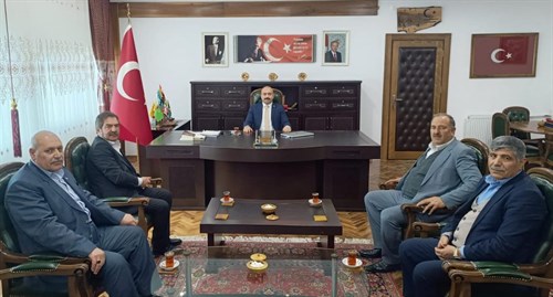 Ak Parti Bahçesaray Belediye Başkan Adayı Remzi ORHAN ve  beraberindeki değerli heyet Kaymakamımız Onur ALİMOĞLU'nu ziyaret etti.